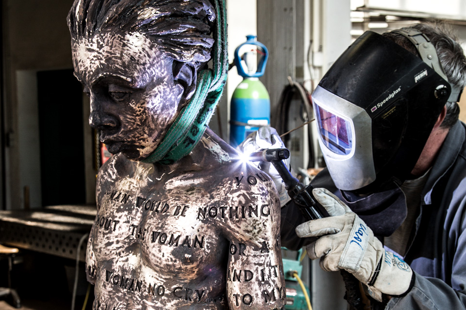 Entstehung-Bronzeskulptur-Schweissen